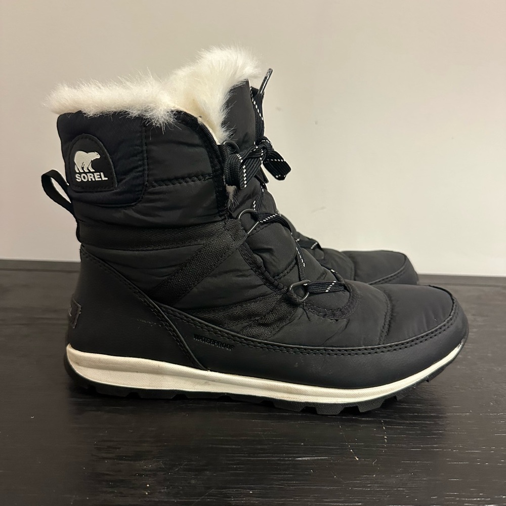 Sorel Whitney Boot Black Nylon Quilted Lace Up Bootie Waterproof Women’s Size 9